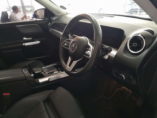 2021-Mercedes-Benz-GLB-220d-4Matic image:7