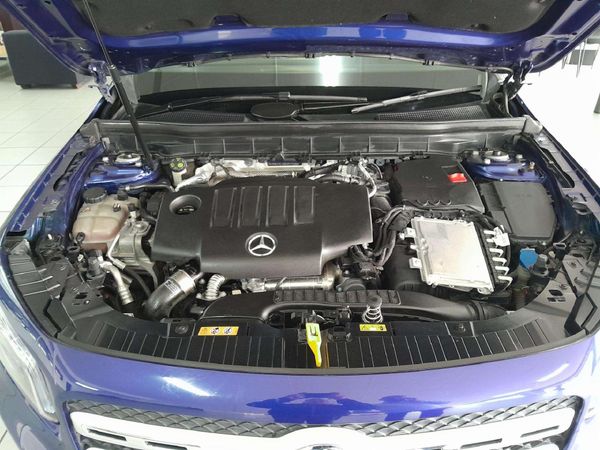 2021-Mercedes-Benz-GLB-220d-4Matic image:8