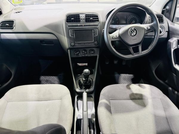2022-Volkswagen-Polo-Vivo-14-Comfortline-5-dr image:4