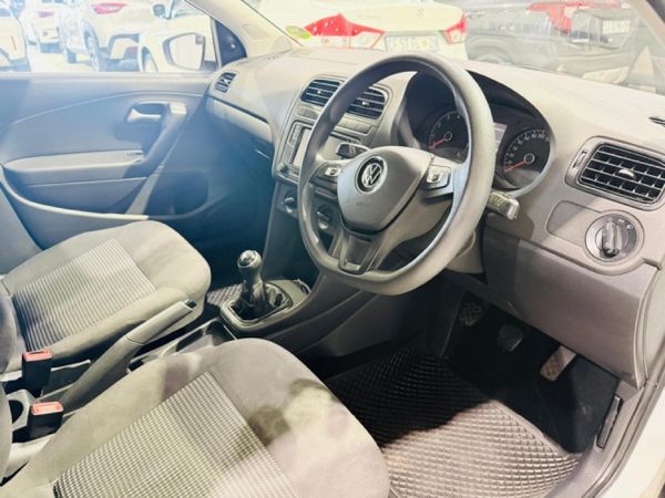 2022-Volkswagen-Polo-Vivo-14-Comfortline-5-dr image:7