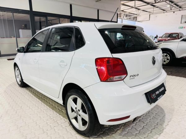 2022-Volkswagen-Polo-Vivo-14-Comfortline-5-dr image:8