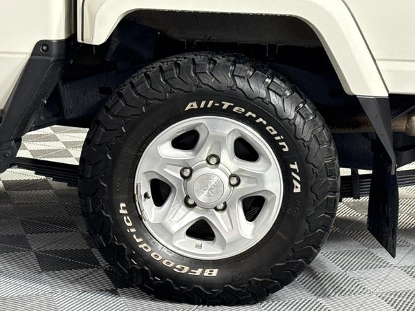 2023-Toyota-Land-Cruiser-79-45-D-Double-Cab image:6