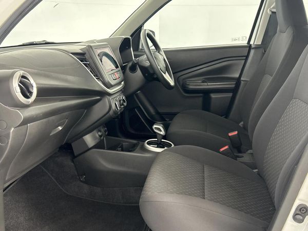 2024-Toyota-Vitz-10-XR-AMT image:8