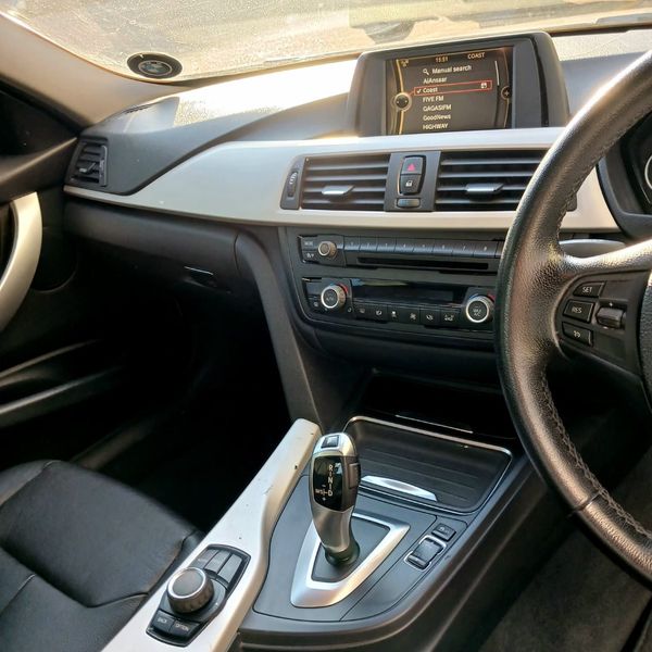 2014-BMW-3-Series-320i-Luxury-Auto image:10