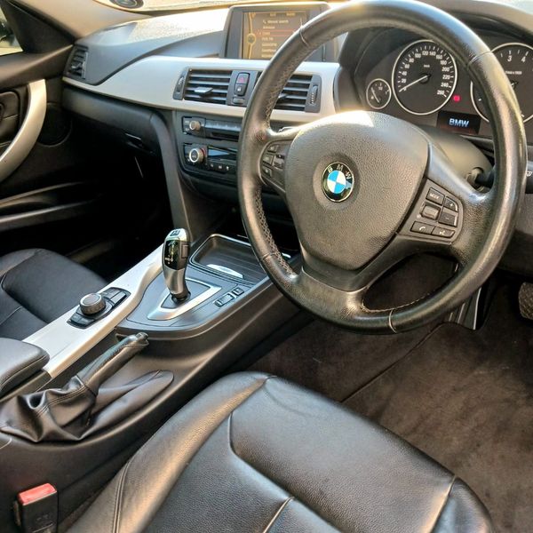 2014-BMW-3-Series-320i-Luxury-Auto image:12