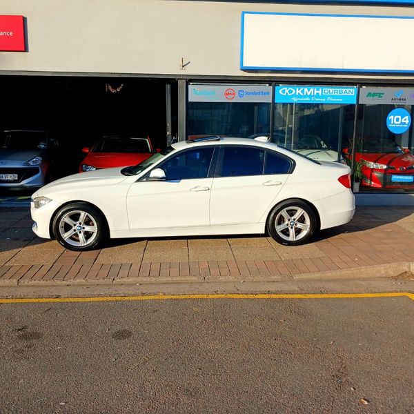 2014-BMW-3-Series-320i-Luxury-Auto image:4
