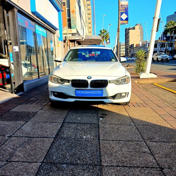 2014-BMW-3-Series-320i-Luxury-Auto image:5