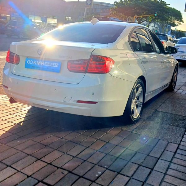 2014-BMW-3-Series-320i-Luxury-Auto image:6