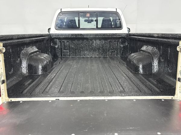 2025-Toyota-Hilux-24-GD-6-Raider-4x4-Single-Cab image:8