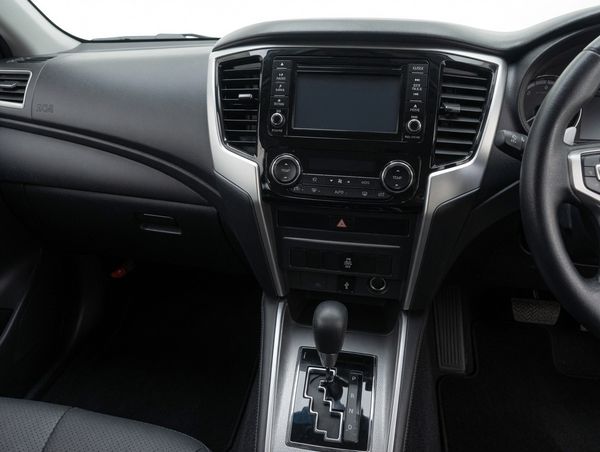 2024-Mitsubishi-Triton-24-Di-Dc-4x4-Auto-Double-Cab image:9