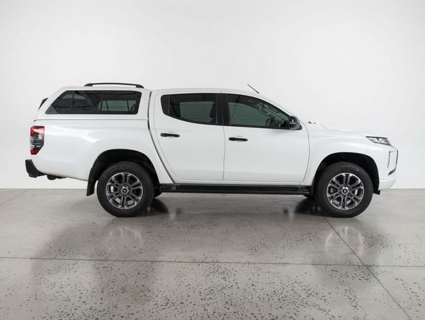 2024-Mitsubishi-Triton-24-Di-Dc-4x4-Auto-Double-Cab image:1