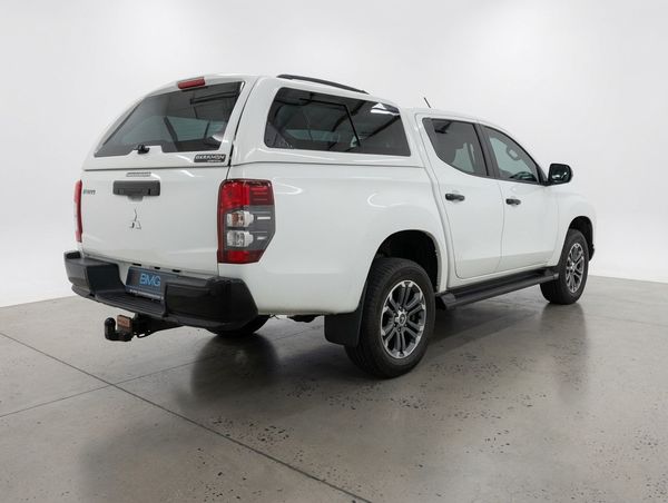 2024-Mitsubishi-Triton-24-Di-Dc-4x4-Auto-Double-Cab image:4