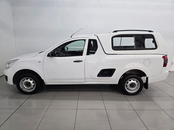 2016-Chevrolet-Utility-14-AC image:3