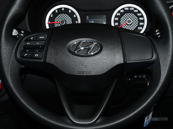 2022-Hyundai-Grand-i10-10-Motion image:15