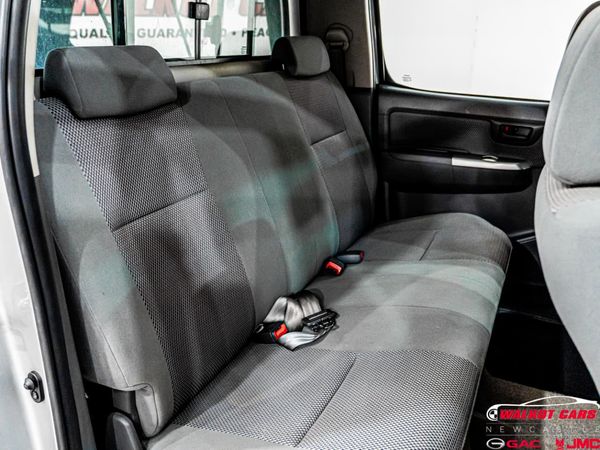 2014-Toyota-Hilux-25-D-4D-VNT-106kW-Raised-Body-Double-Cab image:11