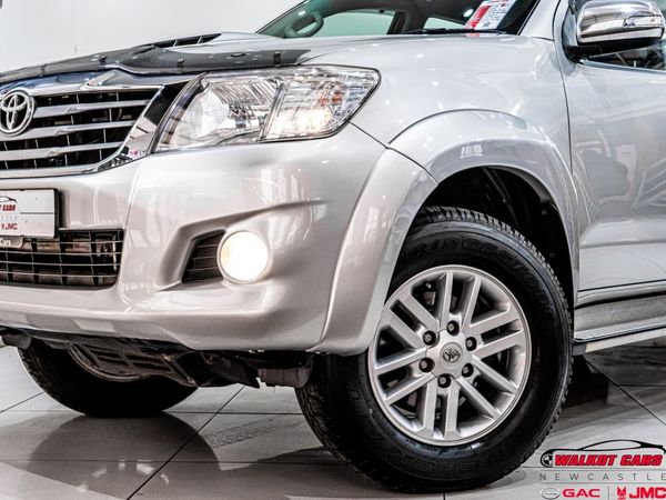 2014-Toyota-Hilux-25-D-4D-VNT-106kW-Raised-Body-Double-Cab image:14