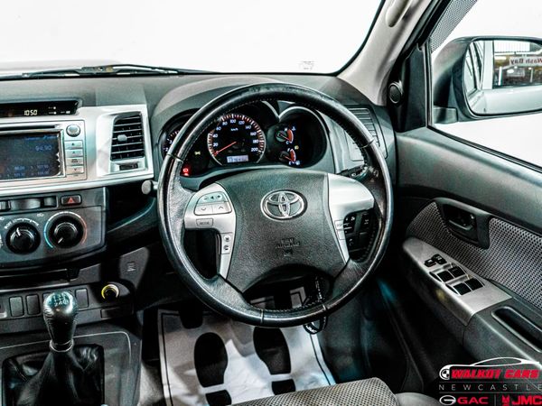 2014-Toyota-Hilux-25-D-4D-VNT-106kW-Raised-Body-Double-Cab image:20