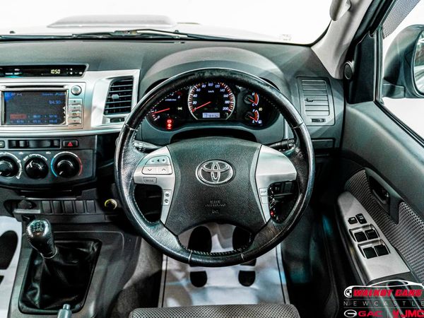 2014-Toyota-Hilux-25-D-4D-VNT-106kW-Raised-Body-Double-Cab image:22