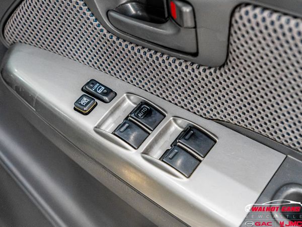 2014-Toyota-Hilux-25-D-4D-VNT-106kW-Raised-Body-Double-Cab image:25