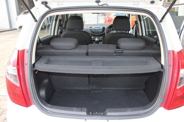2011-Hyundai-i10-12-GLS-Auto image:9