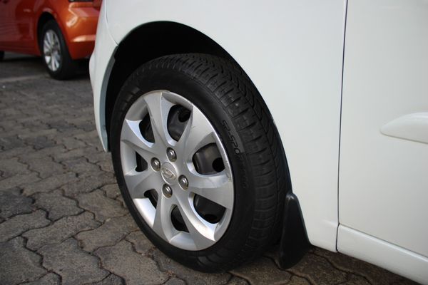 2011-Hyundai-i10-12-GLS-Auto image:6