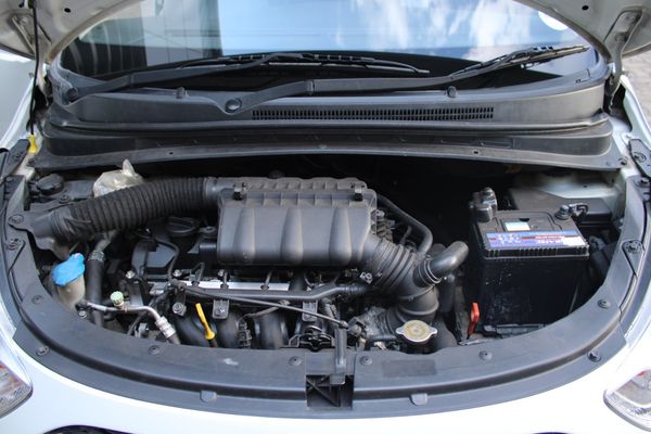 2011-Hyundai-i10-12-GLS-Auto image:8