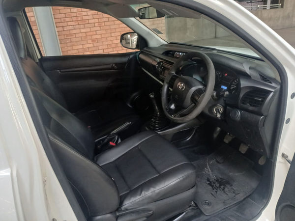 2017-Toyota-Hilux-24-GD-Single-Cab-Aircon-Diesel-Manual image:11