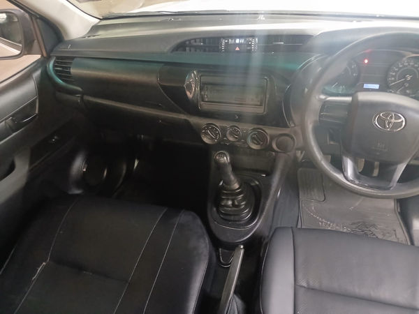 2017-Toyota-Hilux-24-GD-Single-Cab-Aircon-Diesel-Manual image:13