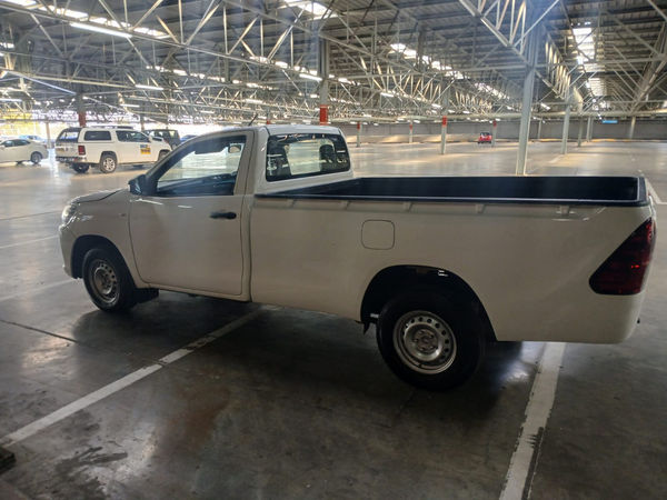 2017-Toyota-Hilux-24-GD-Single-Cab-Aircon-Diesel-Manual image:3