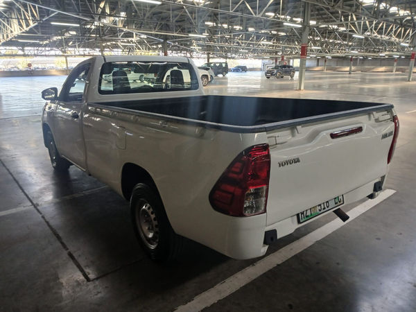 2017-Toyota-Hilux-24-GD-Single-Cab-Aircon-Diesel-Manual image:4