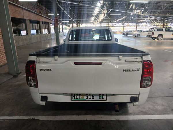 2017-Toyota-Hilux-24-GD-Single-Cab-Aircon-Diesel-Manual image:5