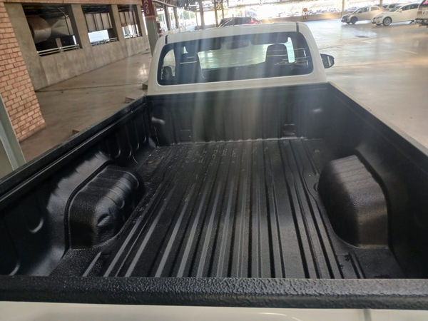 2017-Toyota-Hilux-24-GD-Single-Cab-Aircon-Diesel-Manual image:8