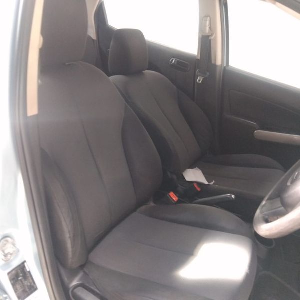 2010-Mazda-2-13-Active-5-dr image:9