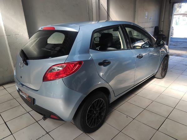 2010-Mazda-2-13-Active-5-dr image:3