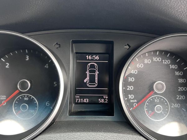 2010-Volkswagen-Golf-VI-20-TDI-Highline image:9