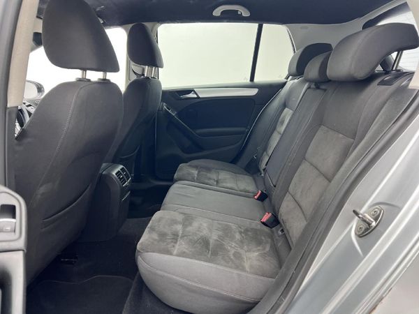 2010-Volkswagen-Golf-VI-20-TDI-Highline image:11