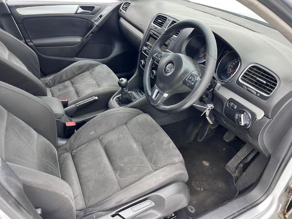 2010-Volkswagen-Golf-VI-20-TDI-Highline image:13