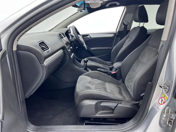 2010-Volkswagen-Golf-VI-20-TDI-Highline image:6