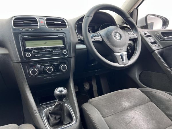 2010-Volkswagen-Golf-VI-20-TDI-Highline image:7