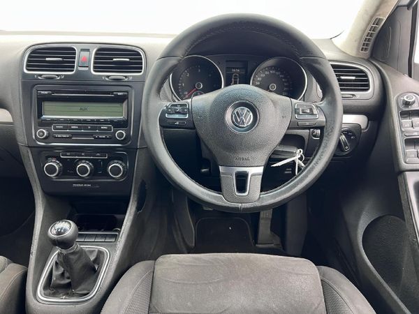 2010-Volkswagen-Golf-VI-20-TDI-Highline image:8