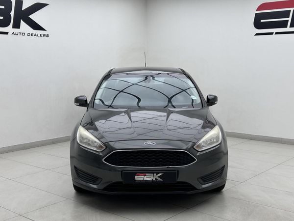 2015-Ford-Focus-10-EcoBoost-Ambiente image:1