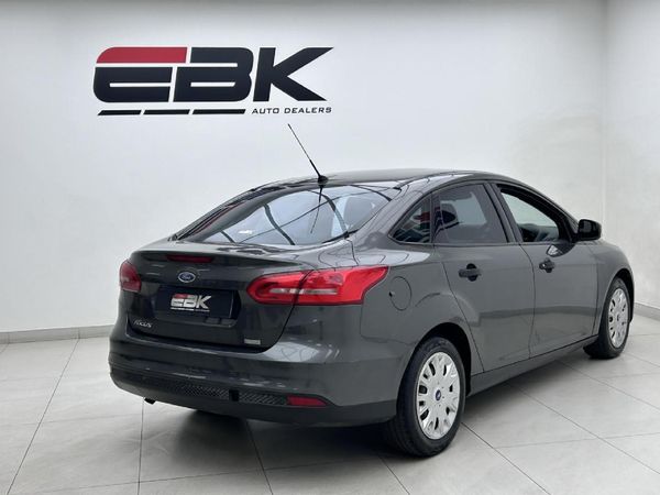 2015-Ford-Focus-10-EcoBoost-Ambiente image:5