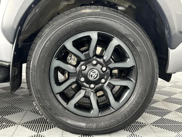 2021-Toyota-Hilux-28-GD-6-Raised-Body-Legend-4x4-Auto-Extended-Cab image:4