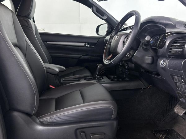 2021-Toyota-Hilux-28-GD-6-Raised-Body-Legend-4x4-Auto-Extended-Cab image:8