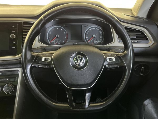 2022-Volkswagen-T-Roc-14-TSI-Design-Auto image:11