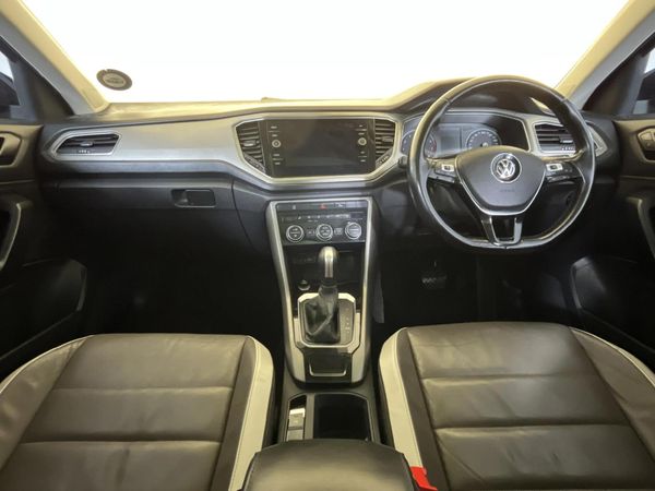 2022-Volkswagen-T-Roc-14-TSI-Design-Auto image:1