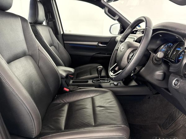2025-Toyota-Hilux-28-GD-6-RB-Legend-RS-4x4-Double-Cab-Auto-mhev image:9