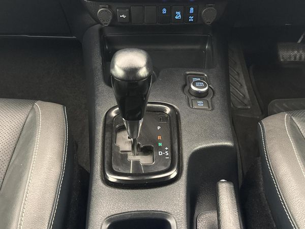 2025-Toyota-Hilux-28-GD-6-RB-Legend-RS-4x4-Double-Cab-Auto-mhev image:10