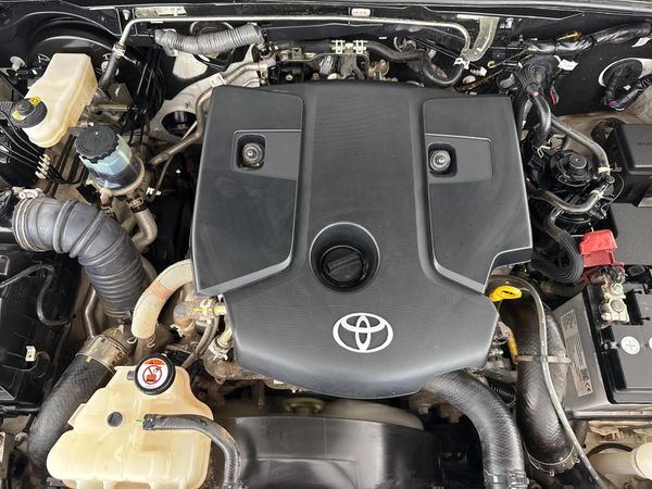 2025-Toyota-Hilux-28-GD-6-RB-Legend-RS-4x4-Double-Cab-Auto-mhev image:14
