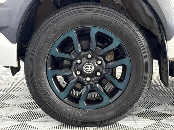 2025-Toyota-Hilux-28-GD-6-RB-Legend-RS-4x4-Double-Cab-Auto-mhev image:4